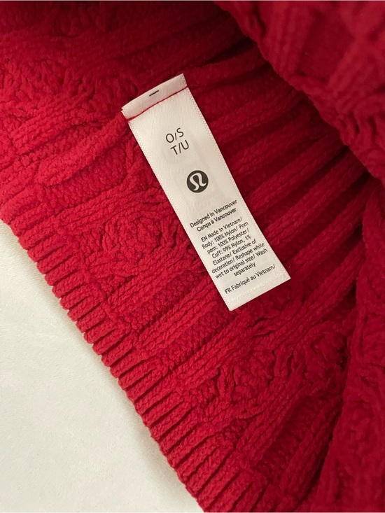 Lululemon NWT Cable Knit Red Pom-Pom Beanie dark red main image 8